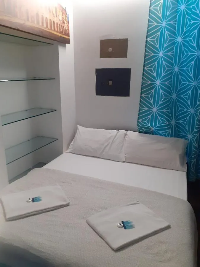 Happy Rome Hostel 0*,